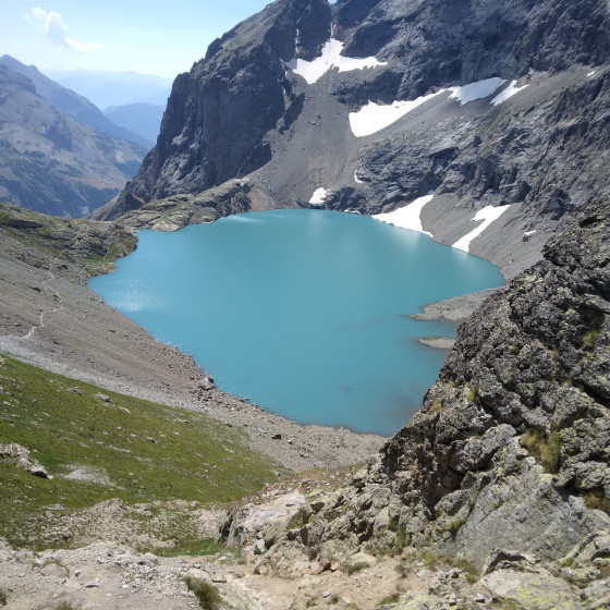 Vue du lac de l'Eychauda depuis le col des Grangettes