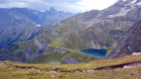 Vue du Lac de la Muzelle depuis le Col du Vallon