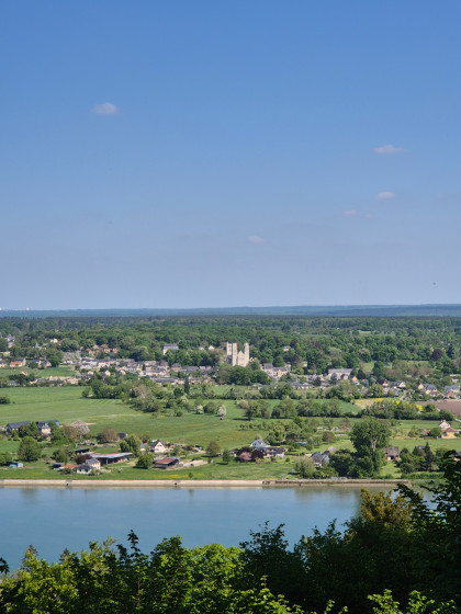 Vue du panorama sur  L'abbaye de Jumi&egrave;ges