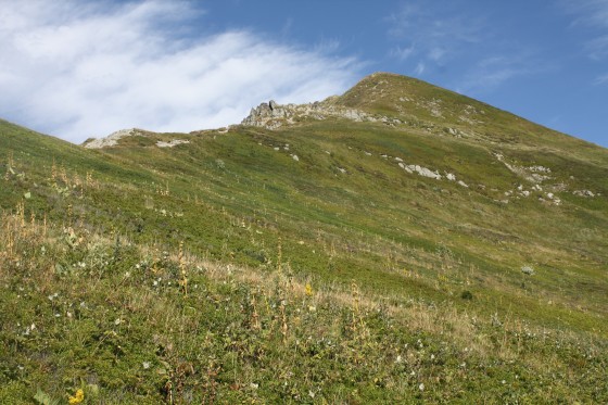 Vue du Puy Mary depuis le sentier de descente