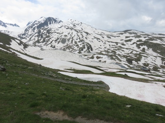 Vue du refuge de l'Etandard depuis le col Nord des Lacs