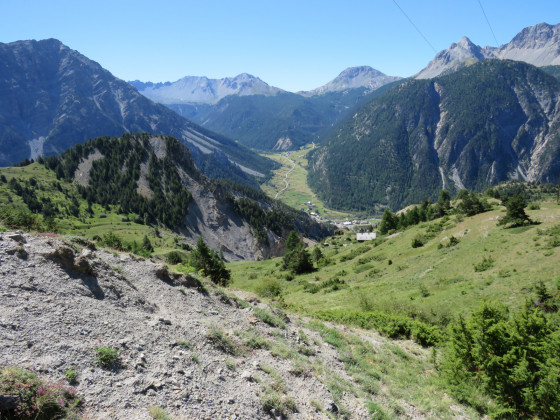 Vue  du sentier qui rejoint le chemin militaire