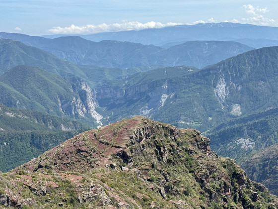 Vue du sommet sans nom vers les basses gorges du Cians