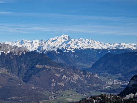 Vue du sommet sur le Mont Blanc