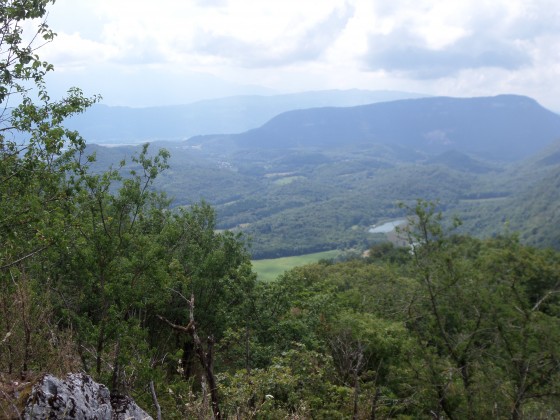 Vue en cours de montée des montagnes visibles