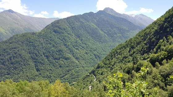 Vue en descendant chemin muletier sur la vallée de Vicdessos