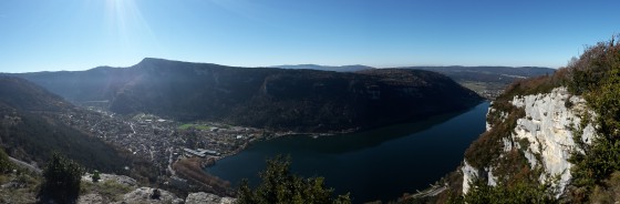 Vue en haut des falaises sur Nantua