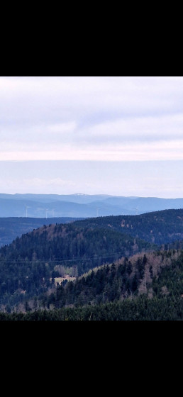Vue lointaine des hautes Vosges avec neige