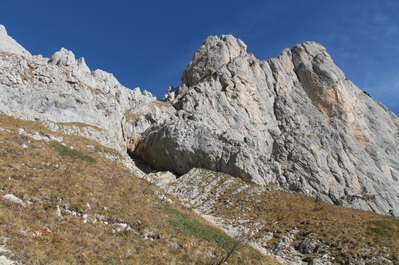 Vue nord sur la falaise et le Pas de l'Oeille 1960m