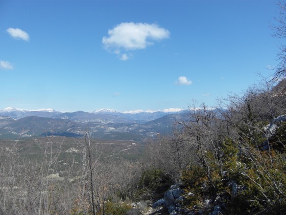 vue panoramique contre fort des montagnes du mercamtour