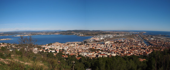 Vue panoramique de Sète et étang de Thau