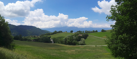 Vue panoramique sur les collines de Venon