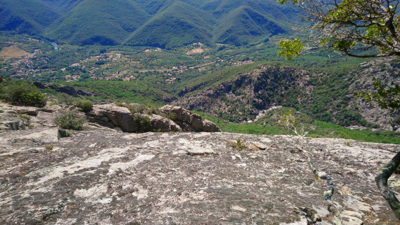 vue plongeante depuis la vire de Roque Rouge