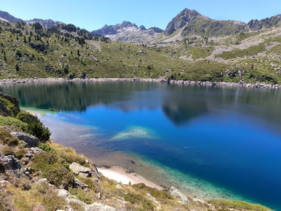 Vue plongeante sur lac Dets Coubous