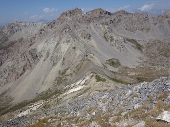 Vue plongeante sur le Col des Ourdéis, Pic de Beaudouis et Crête de Buguet