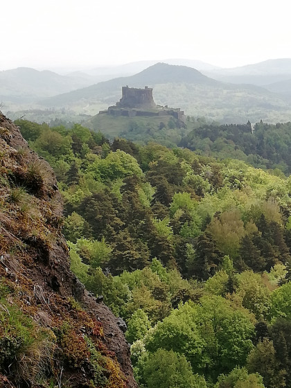 Vue superbe sur le chateau de Murol