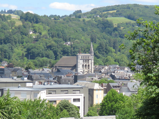 Vue sur Bagnères de Bigorre et l'église St Vincent