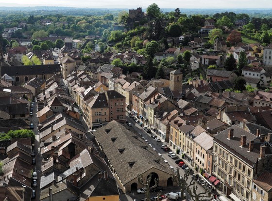 Vue sur Crémieu à l\'arrivée