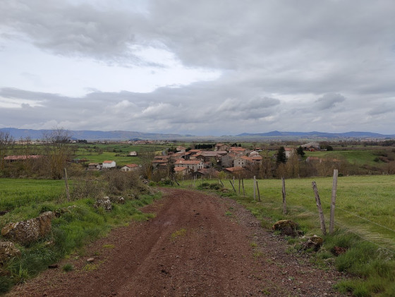 Vue sur Dolaison en venant de Eycenac