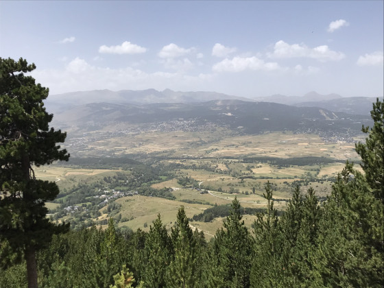 Vue sur Font Romeu et le Carlit à partir des flancs du Cambre d'Aze (Eyne)