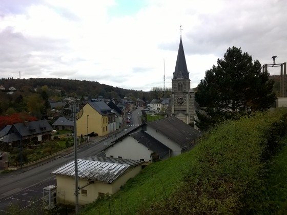 Vue sur Fontaine Le Bourg l\'église Notre-Dame.