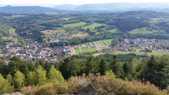 Vue sur l'Abbaye de Moyenmoutier et son parc depuis la Haute Pierre