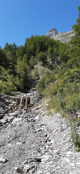 Vue sur l'Aiguille et le torrent du Villard