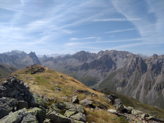 Vue sur l'Aiguille Noire et des sommets des Ecrins
