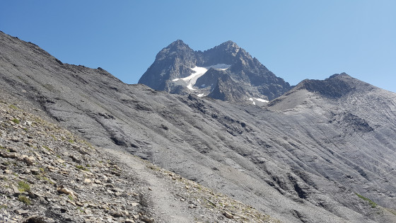 Vue sur l\'ascension du col de Vallonpierre à mi-parcours