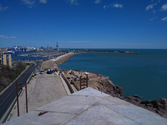 Vue sur l'entrée du port