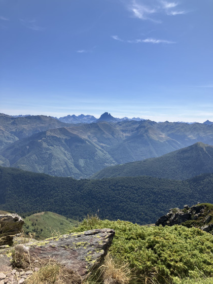 Vue sur l’ossau depuis sommet du pic de labigouer