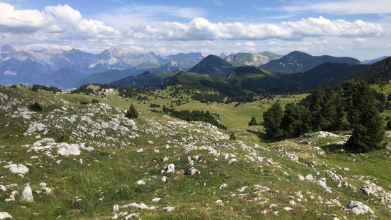 Vue sur la cabane de l\'Essaure en retournant sur le Col de Creuson