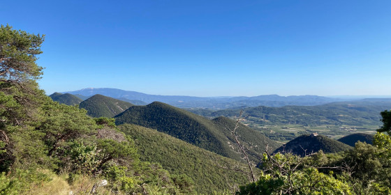 vue sur la chapelle et le ventoux