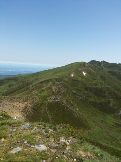 Vue sur la crête et le Col de Baran (petits névés) depuis le Pic du Mont