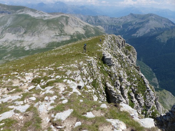 Vue sur la montée de la crête