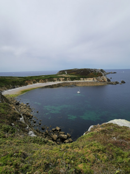 Vue sur la Plage de Porzh Naye et la Pointe du Toulinguet