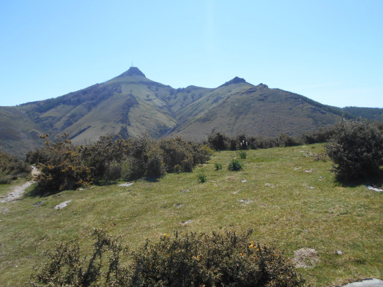 Vue sur la Rhune et la petite Rhune Pt 6