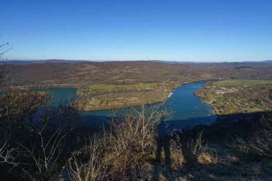 Vue sur la rivi&egrave;re d'Ain