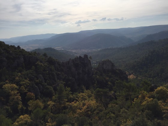 Vue sur la Roquebrussane depuis la route de la Loube