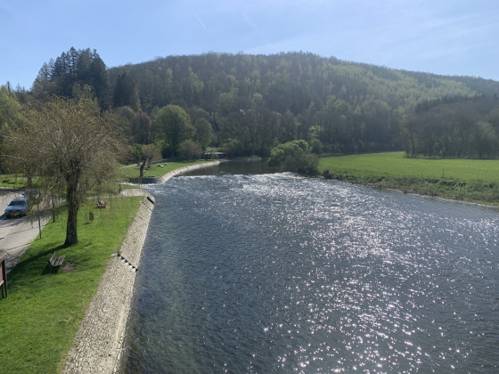 Vue sur la Semois &agrave; partir du pont Saint-Lambert