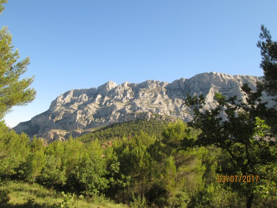 Vue sur la ste Victoire en d&eacute;but et en fin de parcours.
