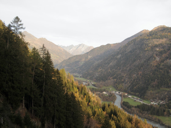 Vue sur la vallée de l\'Isel en montant
