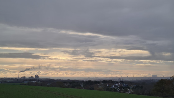 Vue sur la ville de Caen au loin