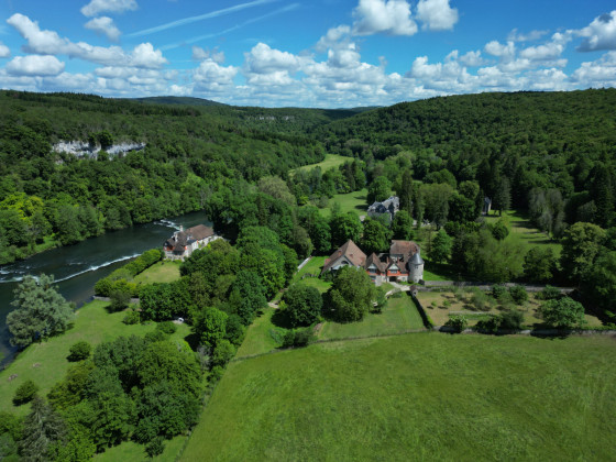 Vue sur le domaine de Buillon (Propriété privée inaccessible au public)