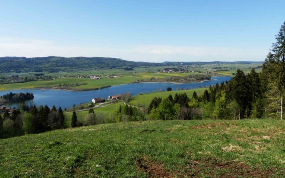 Vue sur le lac de l\'abbaye