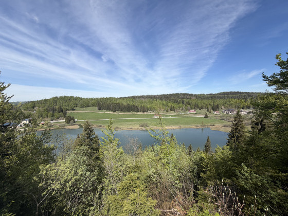 Vue sur le lac de Lamoura