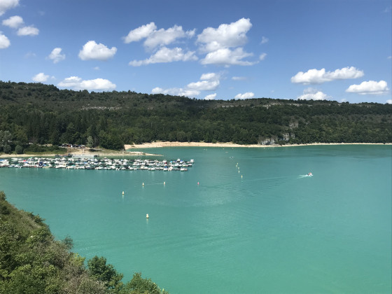 Lac de Vouglans  Felsen des Surchauffant - Wanderung