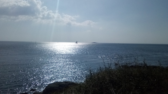Vue sur le large depuis le chemin du petit mousse