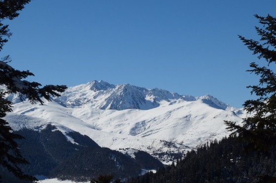 Vue sur le massif enneigé