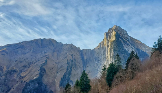 Vue sur le Mont Pécloz, en montant vers la Pointe d'Arcalod